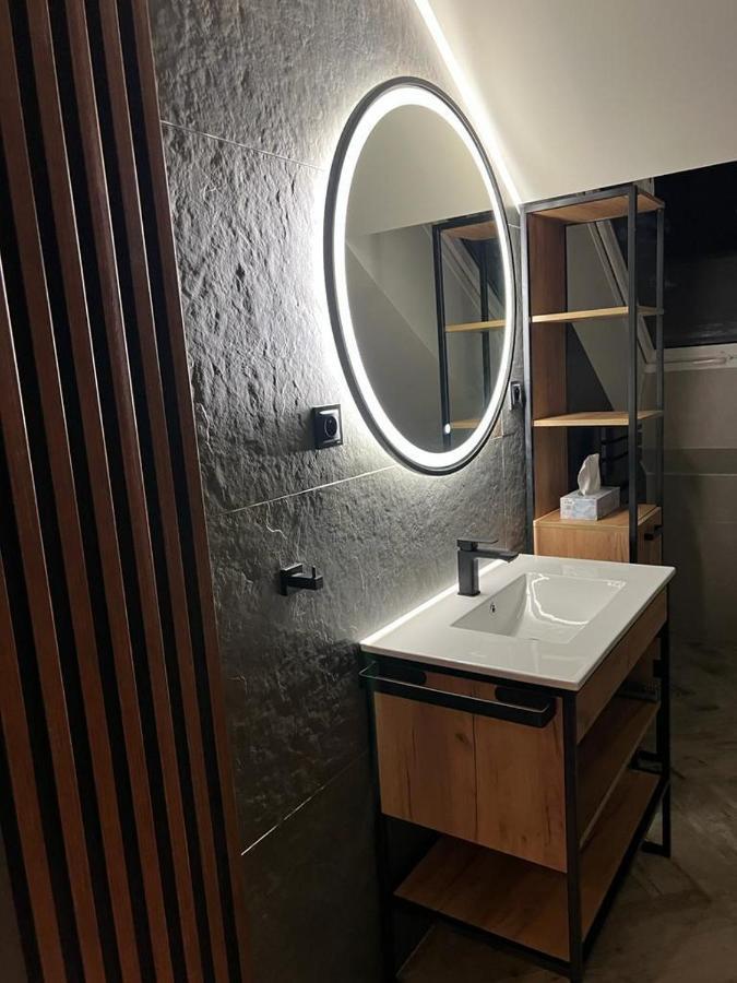 Terminal Apartment *