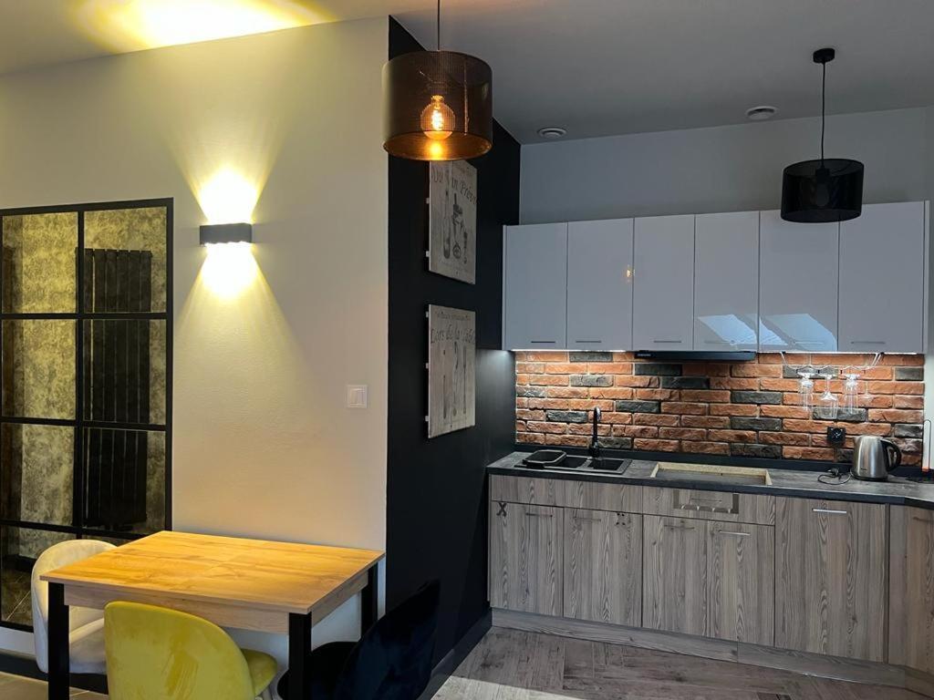 Terminal Apartment *